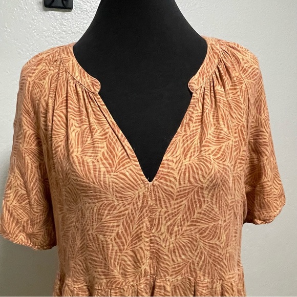 Democracy Women’s Brown Tiered Flowy Short Sleeve Dress MEDIUM - Picture 2 of 6